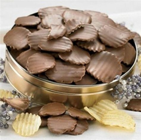 Chocolate Covered Chips, Chocolate Covered Potato Chips, Yummy Candy, Potato Chip Recipes, Sommer Mad, Eat Snacks, Chocolate Truffle, Chips Recipe, Chocolate Bars