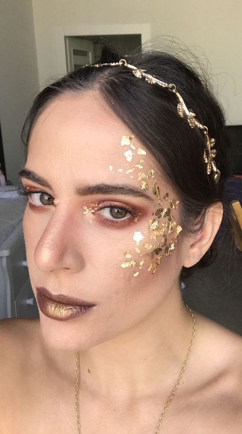 Gold Makeup Halloween, Athena Makeup Goddess, Gold Flakes Makeup, Gold Flake Makeup, Gold Angel Costume, Greek Goddess Makeup Look, Athena Makeup, Angel Costume Makeup, Gold Goddess Makeup