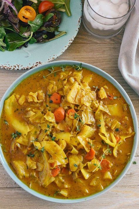 Delicious Curry Cabbage, is packed with lots of flavors. It is low-cost, easy to prepare and surprisingly tasty. Perfect recipe for a sceptic! Vegan Cabbage Recipes, Curry Cabbage, Cabbage Curry, Vegan Keto Recipes, Easy Curry, Keto Vegan, Curry Dishes, Cabbage Recipes, Vegan Keto