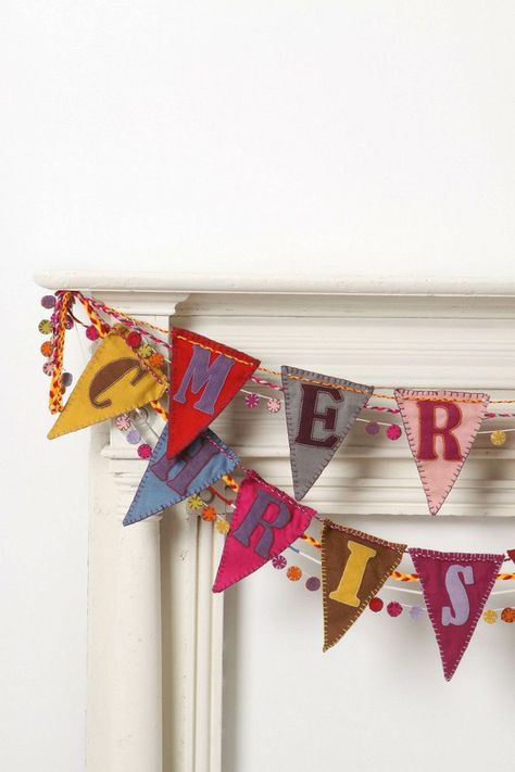 Merry Christmas bunting Christmas Bunting Diy, Bunting Ideas, Bunting Diy, Anthropologie Christmas, Christmas Sewing Projects, Christmas Bunting, Merry Christmas Banner, Banners Buntings, Felt Garland