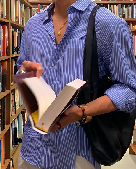 boyfriend material photoshoot
library books
outfit idea
instagram post idea
layout fb Men Details Aesthetic, Husband Material Men, Summer Outfits Old Money, Old Money Summer Outfits, Aesthetic Old Money, Northanger Abbey, Aesthetic Old, Boyfriend Outfit, Gentleman Aesthetic