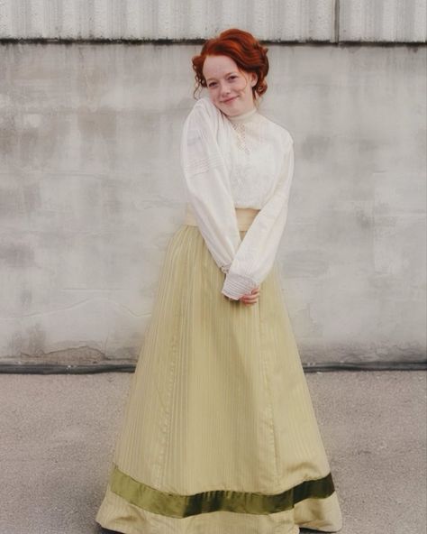 Green Gables archives — Amybeth as Anne Anne Of Green Gables Outfit Inspiration, Anne With An E Dress, Era Dresses, Amybeth Mcnulty, Anne White, Gilbert And Anne, Gilbert Blythe, Anne Shirley, Anne With An E