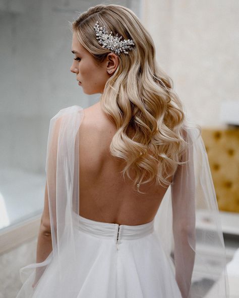 Bridal Hairpiece For 2022: Guide, Tips And FAQs ❤ bridal hairpiece side on long blonde hair elstile #weddingforward #wedding #bride #bridalhairpiece #weddinghairstyles Elegant Curls, Rose Gold Hair Vine, Hairstyles Elegant, Summer Wedding Hairstyles, Simple Bride, Bridal Hairpiece, Wedding Hairstyles Bride, Simple Wedding Hairstyles, Best Wedding Hairstyles