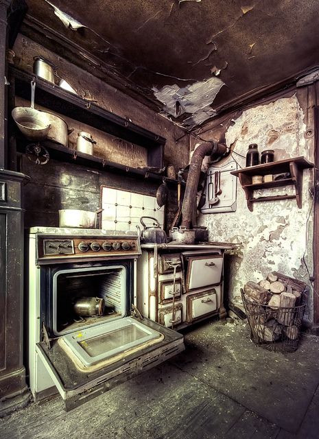 kitchen Scary Kitchen, Abandoned Kitchen, Kitchen Ranges, Abandoned Property, Grandma's Kitchen, Beautiful Ruins, Old Abandoned Houses, Abandoned Things, Abandoned Mansions