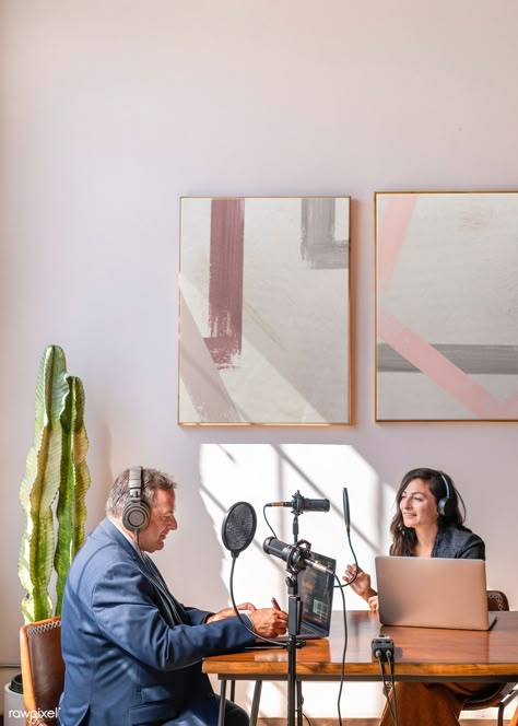 Journalists Aesthetic, Podcast Aesthetic Studio, Podcast Studio Aesthetic, Interview Aesthetic, Interview Studio, Podcast Room, Interview Photo, Podcast Setup, Youtube Setup