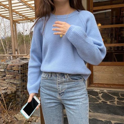 Cute blue color outfit ideas for women & girls Haikyuu Outfits, Blue Jumper Outfit, Blue Clothes Aesthetic, Color Outfit Ideas, Black Turtleneck Outfit, Blue Sweater Outfit, Sky Blue Outfit, Sweater And Jeans Outfit, Mcu Dr