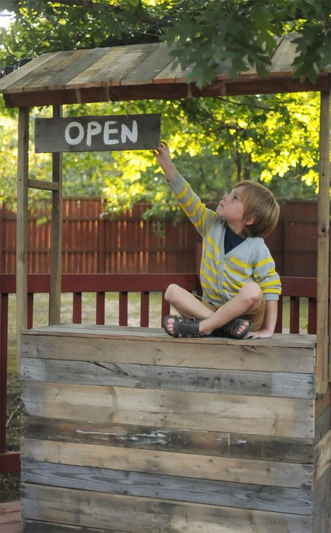 This Charming Life by Kaelah Bee: // DIY Roadside Lemonade Stand (for only $3!) Portable Lemonade Stand Diy, Farmstand Ideas, Kids Lemonade Stands, Lemonade Stand Ideas, Diy Lemonade Stand, Kids Lemonade, Roadside Stand, Diy Lemonade, Lemonade Stands