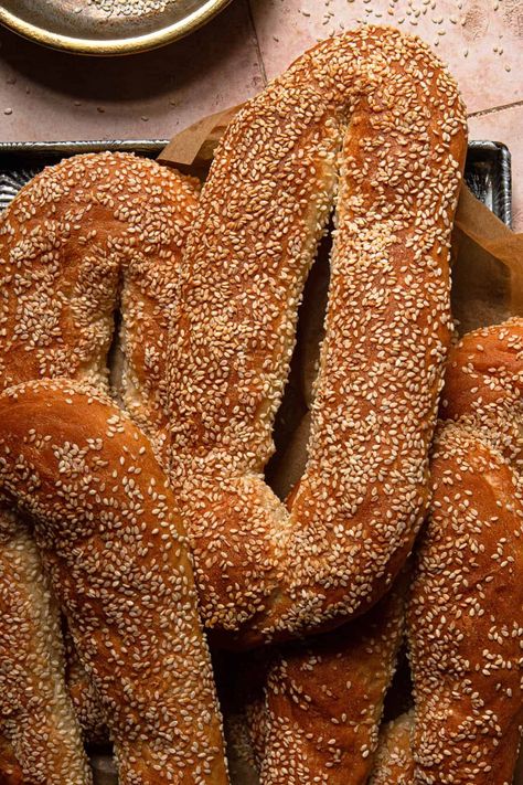 Jerusalem Bagel, Easy and Fast Recipe Middle Eastern Bread, Sesame Bagel, Shaped Bread, Baking Conversions, City Of Gold, New York Bagel, Panini Sandwiches, Jewish Food, Yeast Breads