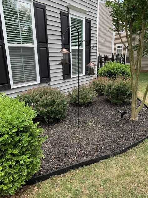 Black Garden Border, Black Landscape Edging, Black Garden Edging, Rubber Garden Edging, Front Yard Landscaping Border Ideas, Rubber Edging Border, Black Edging Landscape, Black Metal Edging Landscape, Backyard Edging Ideas