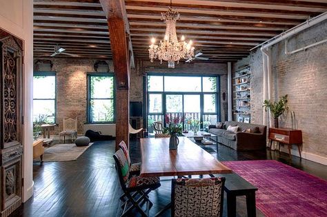 New York #Loft Renovation, dream space! Love the exposed brick and beams, #chandelier, and dining area! Feng Shui Interior Design, New Yorker Loft, Feng Shui Interior, Urban Interior Design, Dining Room Industrial, Eclectic Dining Room, Eclectic Dining, Loft Interior Design, New York Loft