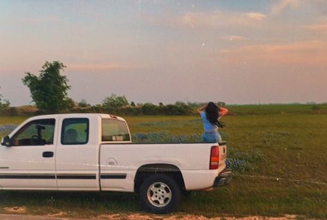 White Pickup Truck Aesthetic, Small Trucks For Women, Truck Asethic, White Truck Aesthetic, Chevy Truck Aesthetic, Truck Girl Aesthetic, Country Lockscreen, Pick Up Truck Aesthetic, Old Truck Aesthetic