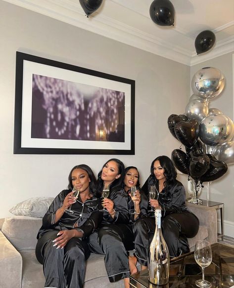 Friendship Aesthetic Black Women, Matching Pjs Friends Birthday Black, Friendship Black Women, Black Female Friendship, Sleepover Ideas Black People, Baddie Sleepover, Pajama Party Black Women, Matching Pjs Friends Birthday, Black Friends Aesthetic