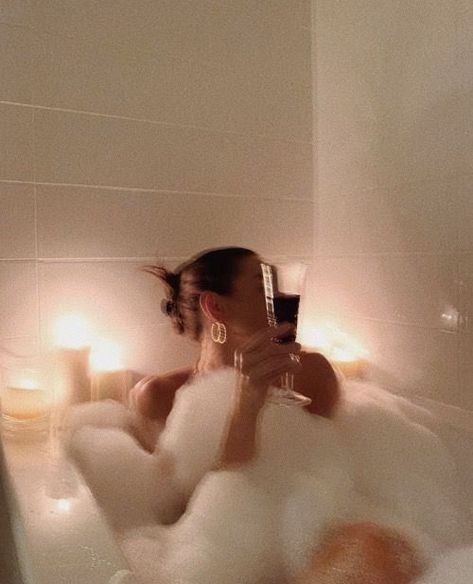 Bathtub Aesthetic, Bath Photography, Boujee Aesthetic, Night Time Skin Care Routine, Nighttime Skincare, Rich Girl Lifestyle, Affirmations For Women, Photoshoot Concept, Bubble Bath