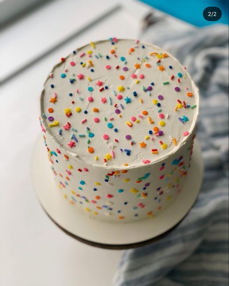 Birthday Cake Neutral Colors, Colorful First Birthday Cake, Easy Cute Birthday Cakes, Sprinkle Cake Decoration, Easy Birthday Cake Ideas For Kids, Colorful Cakes Birthday, Simple Kids Birthday Cake, Simple Cake Decorating Birthday, Easy First Birthday Cake