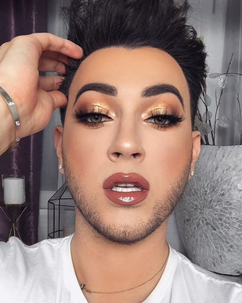 24 Fall Makeup Trends 2019: Shockingly Wearable Makeup Looks For Fall Makeup Looks For Fall, Manny Mua Makeup, Men Wearing Makeup, Pony Boy, Manny Mua, Fall Makeup Trend, New Hair Trends, Kkw Beauty, Fall Makeup Looks