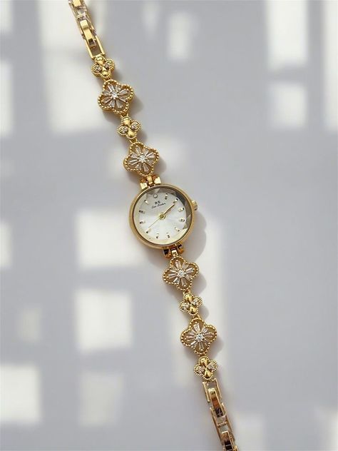 Gold Vintage Watch Women, Vintage Gold Watch Women, Gold Womens Watch, Wrist Watches For Women, Dainty Watch, Xoxo Jewelry, Vintage Gold Watch, Dope Jewelry Accessories, Pretty Jewelry Necklaces