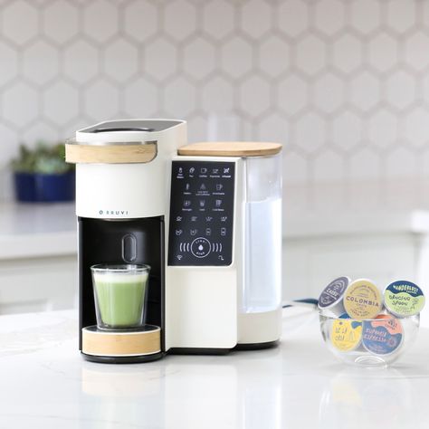 This coffee machine comes with biodegradable single-serve pods so you can ditch your Nespresso & Keurig | Yanko Design Coffee Machine Pods, Coffee Pod Machine, Medication Dispenser, Coffee Machine Design, Pod Coffee Machine, Industry Design, Filter Coffee Machine, Kitchen Organisation, Single Serve Coffee