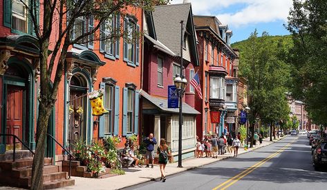 Famous In A Small Town, Small Town In The Mountains, Main Street Small Town, Picturesque Small Towns, Small Town America Main Street, Delaware Water Gap, Pocono Mountains, Camelback Mountain, Florida Destinations