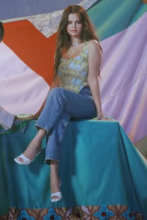 Selena Gomez "Calm Down" Music Video Best Outfits Calm Down Music, Work Outfit Women, Justin Bieber Selena Gomez, Selena Gomez Music, Selena Gomez Album, Selena And Taylor, Selena Gomez Photoshoot, Selena Gomez Outfits, Selena Gomez Cute