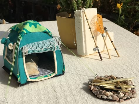 Camping Diorama Ideas, Miniature Tent, Miniature Camping, Diy Dolls House Accessories, Gingerbread House Template, Doll Sleeping Bag, Mini Doll House, Bunny House, Fish Crafts