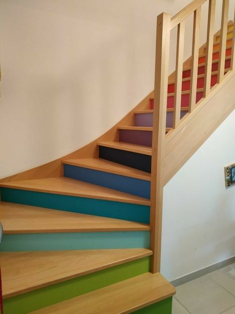 Colorful Staircase Paint, Stairs Design Luxury, Rainbow Staircase, Colorful Staircase, Modern Stairs Design, Stairs Railing Design, Colorful Stairs, Unique Stairs, Rainbow Stairs