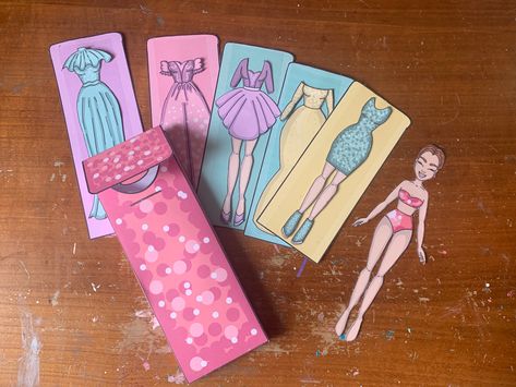 Tap on this pin to find free printables for this set Note: Katemade inspired set Katemade Paper Doll Dress, Katemade Paper Doll, Free Printable Paper Dolls, Paper Doll Dress, Paper Dolls Printable, Easy Paper Crafts, Barbie Friends, Paper Doll, Printable Paper