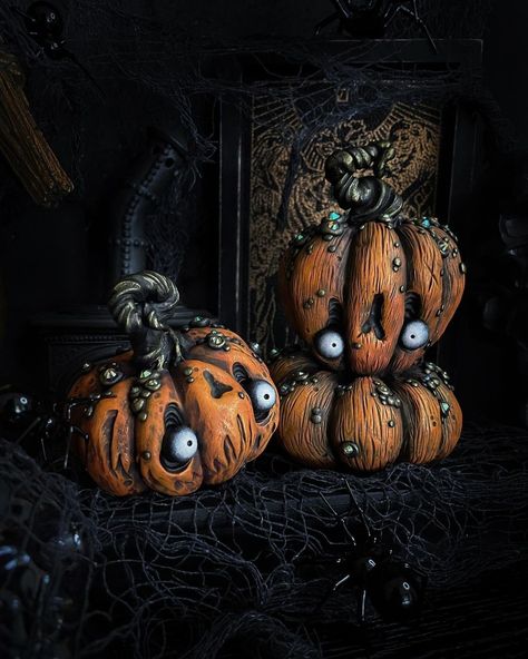 Silly Sculptures (@sillysculptures) ��• Instagram photos and videos Doll Sculpture, Halloween Creatures, Pumpkin Queen, Halloween Folk Art, Halloween Gothic, Pumpkin Art, Orange Pumpkin, Gothic Decor, Pumpkin Faces