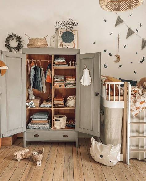 Cabin Kids Room, Vintage Playroom, Low Bunk Bed, Low Bunk Beds, Kids Rooms Inspo, Shared Kids Room, Cool Kids Rooms, Boy’s Room, Nursery Room Inspiration