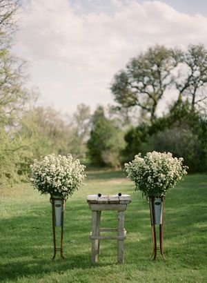 Simple Wedding Altar Ideas, Simple Wedding Altar, Wedding Altar Ideas, Alter Decorations, Alter Ideas, Wedding Alter, Hamilton Wedding, Ceremony Florals, Weekend Inspiration