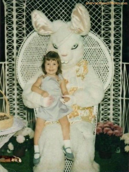 Evil Easter bunny...from "Awkward Family Photos" lol Evil Bunny, Easter Bunny Pictures, Regard Animal, Awkward Photos, Awkward Family Photos, Donnie Darko, Easter Photos, Bunny Pictures, Vintage Easter