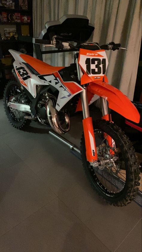 Ktm Dirt Bikes, Ktm Motocross, Dirt Bike Helmets, Motocross Love, Cool Dirt Bikes, Biker Photoshoot, Moto Car, Motorcycle Aesthetic, Motorcycle Men