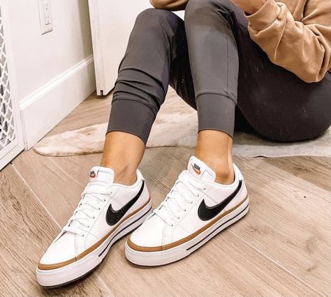 Fall Shoes 2022 Sneakers, Tan Shoes Outfit Sneakers, Nike Shoes Women Outfit Casual, What To Wear With Sneakers, Fall Tennis Shoes, Brown Sneakers Outfit Women's, Womens Sneakers Outfit, Tan Shoes Outfit, Trendy Womens Sneakers