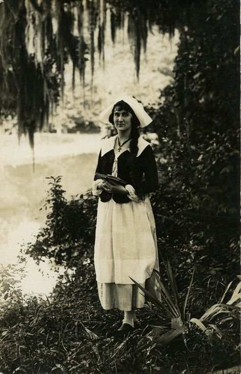 Woman dressed as an Acadian maiden, standing presumably along Bayou Teche in or near New Iberia, [ca. 1930?]. Photo by I. A. Martin, New Iberia, La., sold as postcard image on eBay (2018). Louisiana Gothic Fashion, Bayou Gothic, Vintage Louisiana, Southern Gothic Louisiana, Louisiana Fashion, Louisiana Bayou, Louisiana History, Old Portraits, Southern Gothic