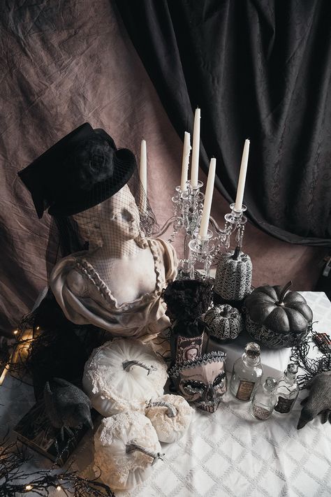 Elegant Gothic Halloween Decor, Gothic Theme Party Decoration, Victorian Masquerade Ball Aesthetic, Glamorous Halloween Decor, Gothic Tea Party Aesthetic, Victorian Masquerade Ball Decorations, Gothic Masquerade Party, Victorian Party Decor, Luxury Halloween