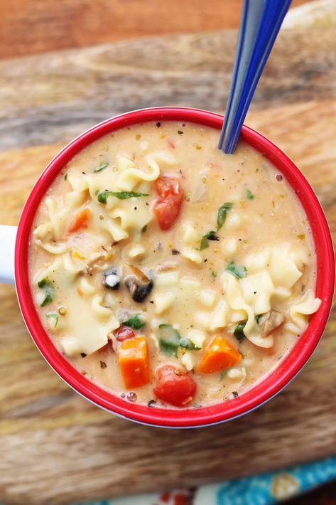 Chicken, mini lasagna noodles, addicting broth, mushrooms, spinach and more make this soup slurp slurp good! White Chicken Lasagna Soup, Chicken Lasagna Soup, Meaty Lasagna, Mini Lasagna, White Chicken Lasagna, Pot Lasagna, Lasagna Noodles, Chicken Lasagna, Best Soup Recipes