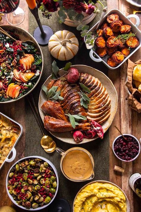 Create a Stunning Thanksgiving Table Harvest Salad, Crispy Sweet Potato, Friendsgiving Dinner, Thanksgiving Dinner Table, Harvest Thanksgiving, Dinner Table Setting, Half Baked Harvest, Thanksgiving Table Decorations, Thanksgiving Feast