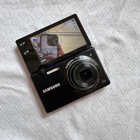 Digi Camera, Film Camera Photography, Cute Camera, Retro Gadgets, Retro Camera, Photography Aesthetic, Instant Camera, Film Cameras, Photography Camera