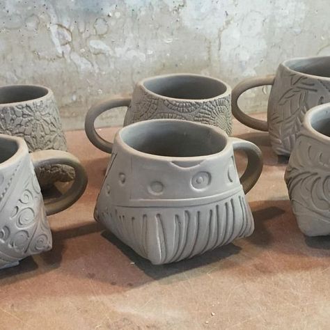 Slab Pottery Ideas, Slab Ceramics, Beginner Pottery, Tanah Liat, Pottery Handbuilding, Slab Pottery, Ceramics Ideas, Clay Mugs, Hand Built Pottery