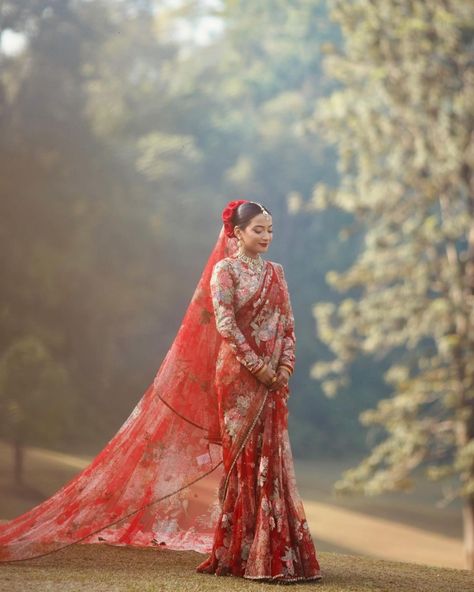 Nepali Bridal Look, Sabyasachi Bride Saree, Sabyasachi Red Saree, Bridal Saree With Veil, Indian Wedding Saree For Bride, Nepali Wedding Dress, Nepali Bride, Plus Size Wedding Outfits, Nepali Wedding