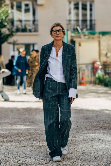 Paris Fashion Week Street Style Spring 2019 | POPSUGAR Fashion Garconne Style Outfit, Work Style Women, Suit Street Style, Street Style 2018, Street Style Aesthetic, Popsugar Fashion, Mode Casual, Androgynous Fashion, Estilo Chic