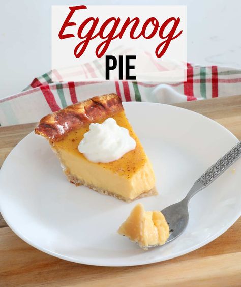 If you love eggnog you need to try this eggnog pie! It's a delicious holiday custard pie that's so easy to make and perfect for Christmas dessert. Holiday Custard, Eggnog Custard, Gingerbread Crust, Eggnog Pie, Eggnog Dessert, Egg Custard Pie, Holiday Eggnog, Holiday Dessert Table, Easy Eggnog