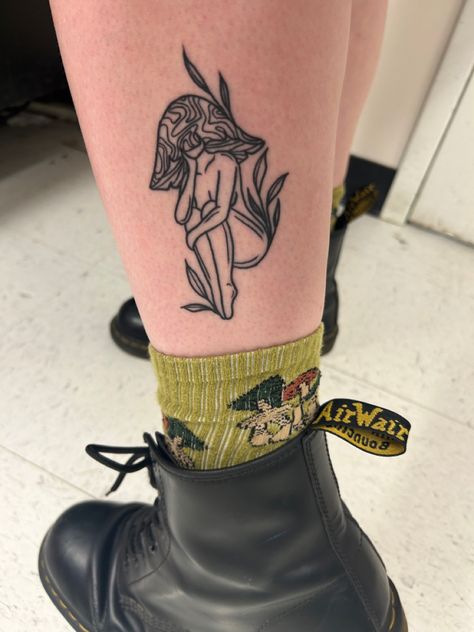 Mushroom Lady Tattoo Simple, Mushroom Pinup Tattoo, Mushroom Head Tattoo, Mushroom Knee Tattoo, Mushroom Girl Tattoo, Mushroom Lady Tattoo, Tattoo Mushroom, Mushroom Circle, Simple Leg Tattoos