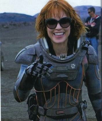 Elizabeth Shaw smile Noomi Rapace Prometheus, Prometheus Alien, Alien Origin, Space Armor, Elizabeth Shaw, Listen To Reading, Noomi Rapace, Aliens Movie, Sci Fi Films