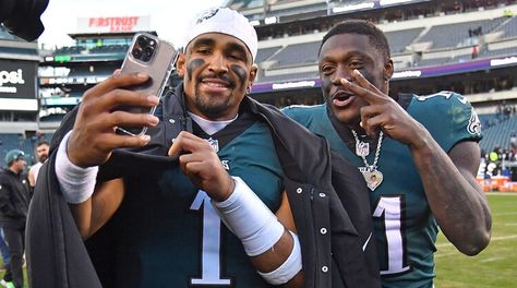 Best Friends Jalen Hurts and A.J. Brown Were Destined to Play Together — Sports Illustrated Aj Brown Eagles, Jaylen Hurts, Aj Brown, Devonta Smith, Football Beer, Story Pics, Mike Evans, Philadelphia Eagles Fans, Philadelphia Eagles Football