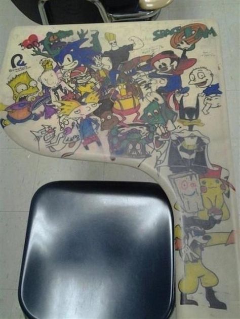 22 Pieces Of Amazing Desk Art 90s Cartoons, 90s Cartoon, Art Desk, 90s Kids, Art Classes, Nickelodeon, Make Me Smile, A Table, Graffiti