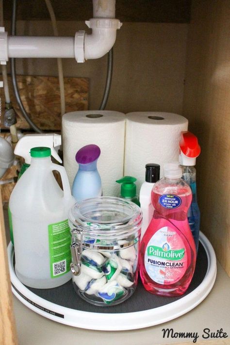 Organize Under Kitchen Sink, Küchen In U Form, Under Kitchen Sink, Under Kitchen Sink Organization, Kitchen Sink Organization, Small Kitchen Organization, Organizing Hacks, Apartment Organization, Sink Organizer