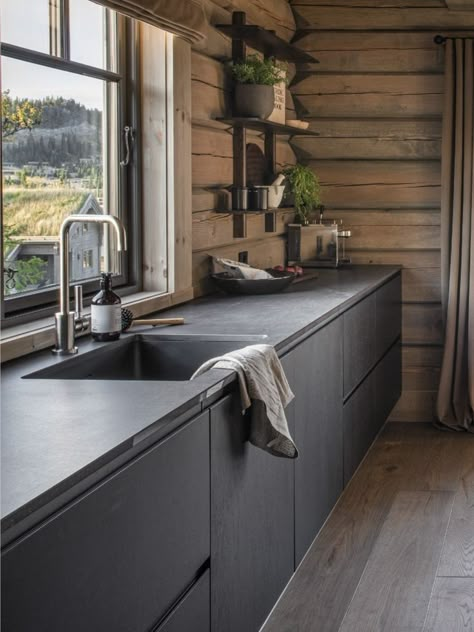 Log Home Inspiration, Scandinavian Log House, Norwegian Style Home Interior Design, House In The Mountains Interior, Mountain House Design Interior, Mountains House Interior, Black Cabin Kitchen, Nordic Cabin Kitchen, Norway Interior Design