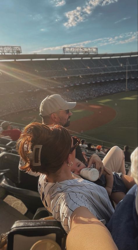 Family Date Aesthetic, Family Baseball Game, Baseball Game Instagram Story, Baseball Mom Aesthetic, Baseball Romance Aesthetic, Baseball Game Date, Baseball Wife Aesthetic, Baseball Family Pictures, Mlb Wife Aesthetic