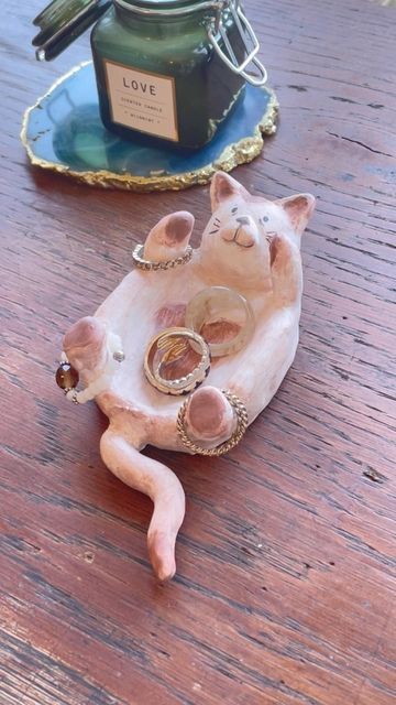 Derya🥐🥐 on Instagram: "Diy ring holder🐈🤍" Ceramic Animal Ring Holder, Ceramics Ideas Pottery Jewelry Holder, Ring Holder Diy Homemade, Creative Ring Holder, Fimo Ring Holder, Cool Ring Holder, Clay Tree Jewelry Holder, Clay Jwellary Holder, Pottery Ring Holder Ideas