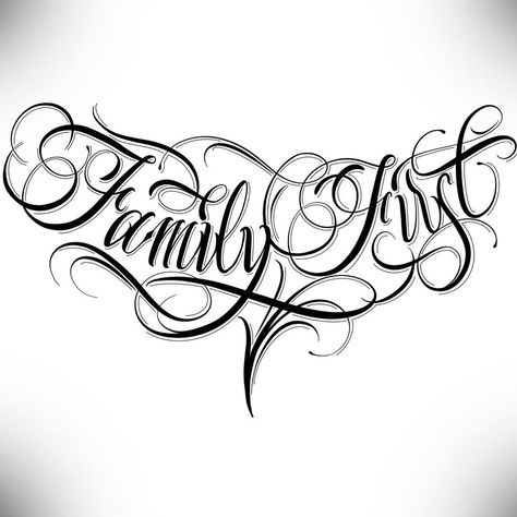 Chest Tattoo Lettering, Lettrage Chicano, Noir Tattoo, Family First Tattoo, Half Sleeve Tattoos Drawings, Tattoo Lettering Design, Chicano Lettering, Family Tattoo Designs, Tattoo Lettering Styles